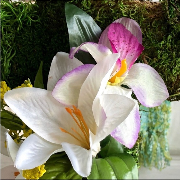 NEW! Easter Cross Moss Lilly’s Orchids - Picture 4 of 6